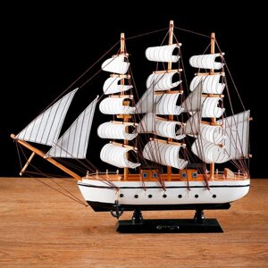 Корабль сувенирный средний "Пиллад", борта белые, паруса белые, 45х9х41 см