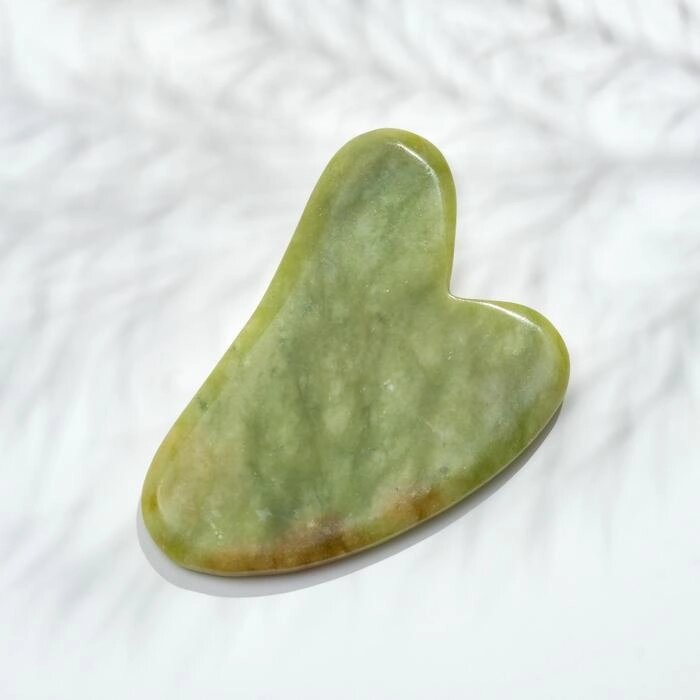 Пластина-скребок "Сердце" для массажа Гуаша из темного нефрита от компании Интернет-гипермаркет «MOLL» - фото 1