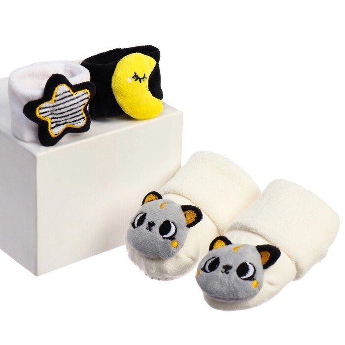 Подарочный набор: развивающие браслетики+носочки погремушки "Котики" от компании Интернет-гипермаркет «MOLL» - фото 1