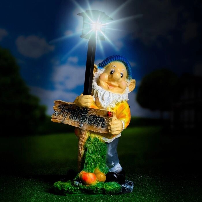 Садовый фонарь "Гном с фонарем и табличкой "Привет" 30х27х44см от компании Интернет-гипермаркет «MOLL» - фото 1
