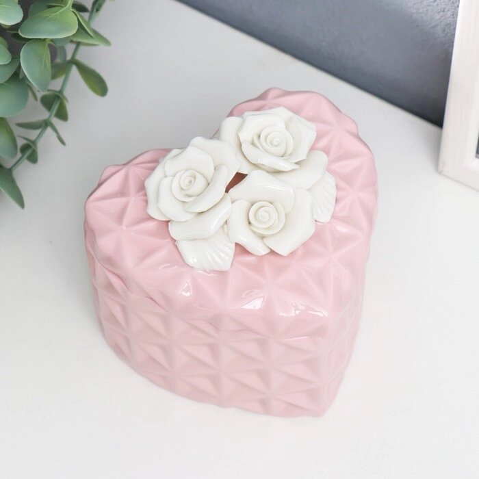 Шкатулка керамика "Три белых розы. Геометрия" сердце розовое 10х11х11 см от компании Интернет-гипермаркет «MOLL» - фото 1
