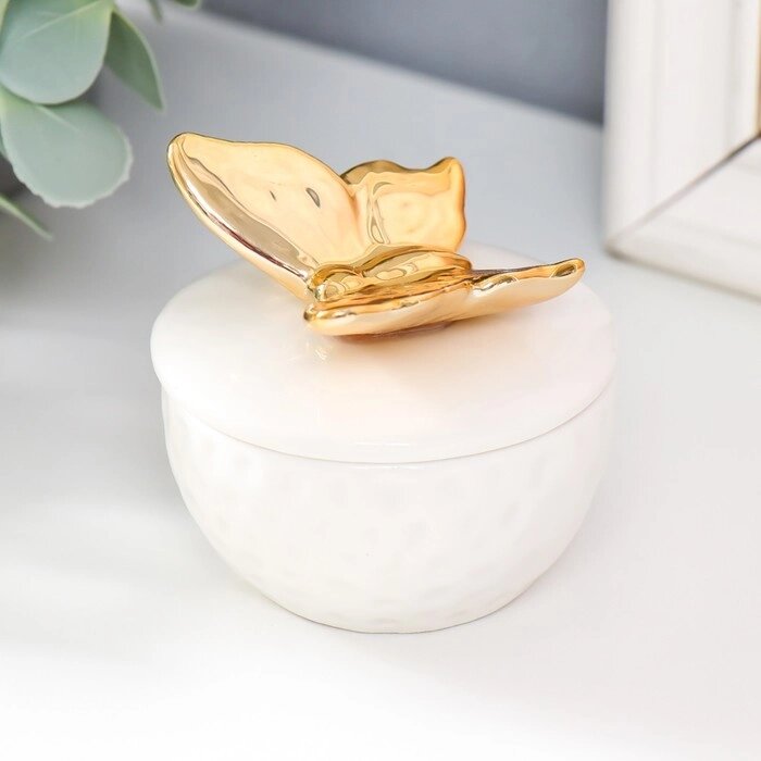 Шкатулка керамика "Золотая бабочка" белая 6,5х6,5х6 см от компании Интернет-гипермаркет «MOLL» - фото 1