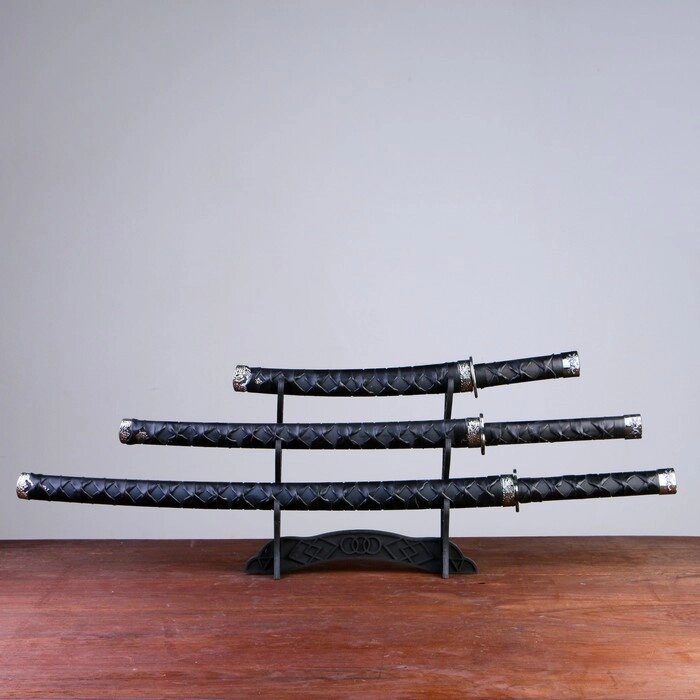 Сув. изделие катаны 3в1 на подставке, ножны кожзам, черные ромбы 47/70/93см от компании Интернет-гипермаркет «MOLL» - фото 1
