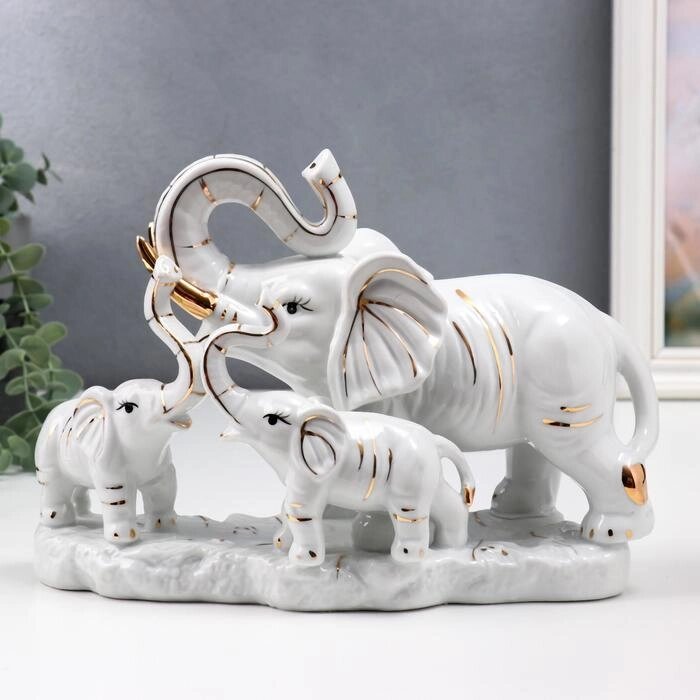 Сувенир керамика "Белый слон со слонятами" с золотом 18 см от компании Интернет-гипермаркет «MOLL» - фото 1