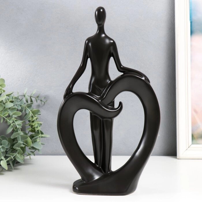 Сувенир керамика "Человек и сердце" чёрный 7х18х31,5 см от компании Интернет-гипермаркет «MOLL» - фото 1