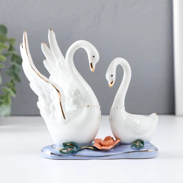 Сувенир керамика "Два лебедя в заводи с лотосом" 13 см от компании Интернет-гипермаркет «MOLL» - фото 1