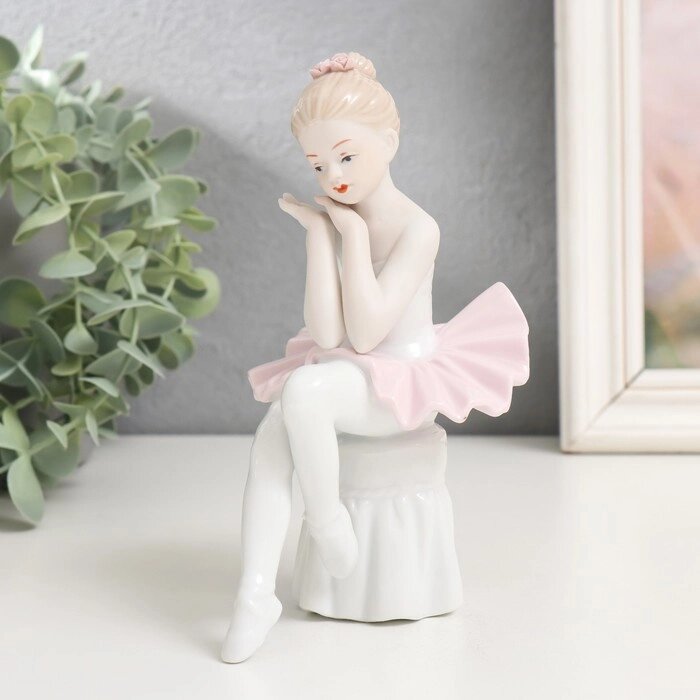 Сувенир керамика "Малышка-балерина в пачке с розовой юбкой на пуфе" 15х10,5х7,5 см от компании Интернет-гипермаркет «MOLL» - фото 1