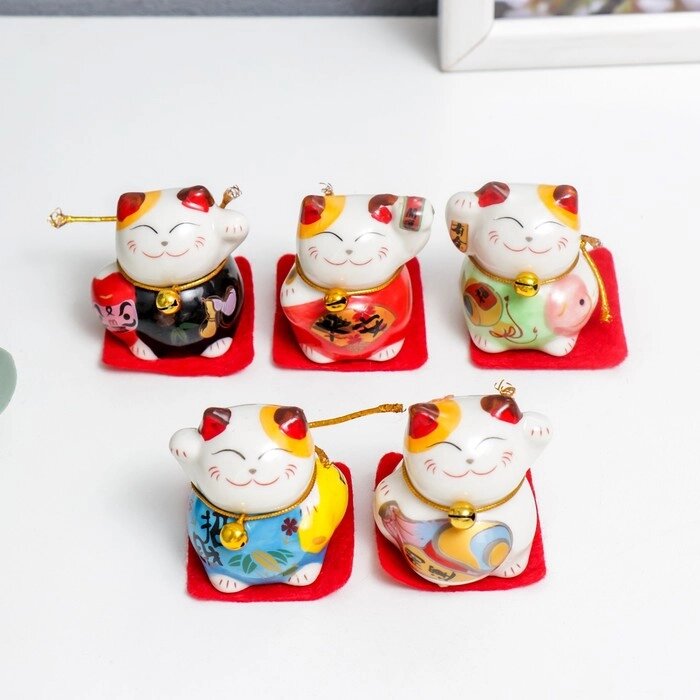 Сувенир керамика "Манэки-нэко с аксессуарами" 4,5х3,8х4,6 см набор 5 шт от компании Интернет-гипермаркет «MOLL» - фото 1