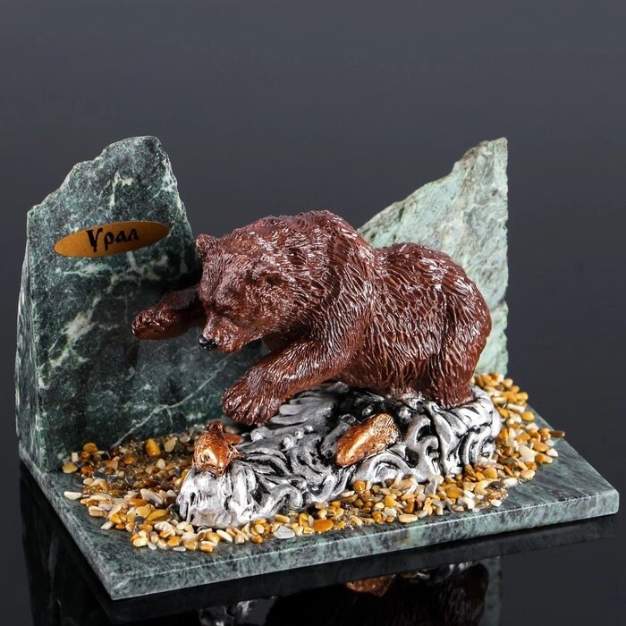 Сувенир "Медведь на рыбалке", 10х15х10 см, змеевик, гипс, минералы от компании Интернет-гипермаркет «MOLL» - фото 1