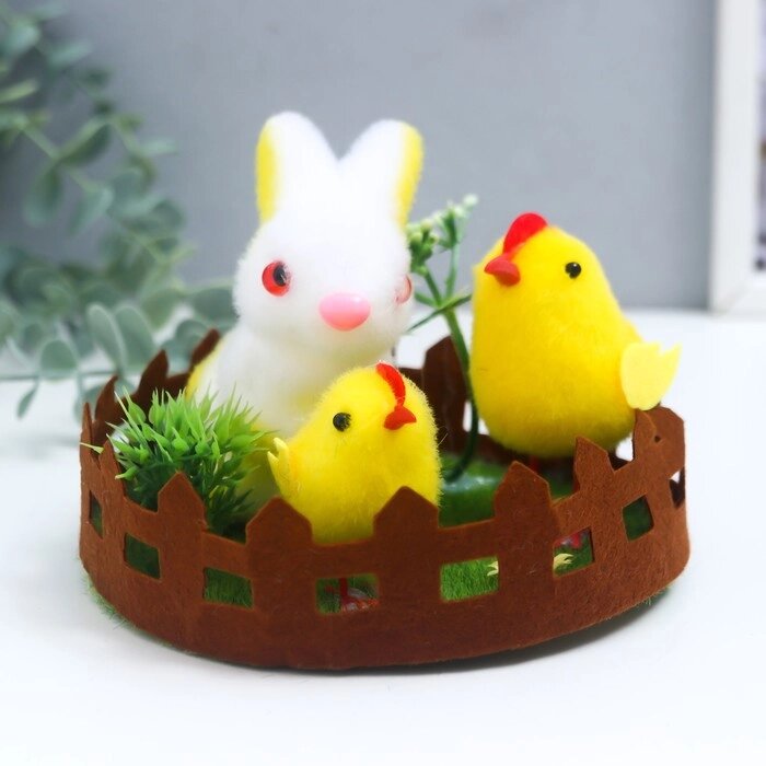 Сувенир пасхальный "Кролик и два цыплёнка на лужайке с цветами" 14х14х10,5 см от компании Интернет-гипермаркет «MOLL» - фото 1