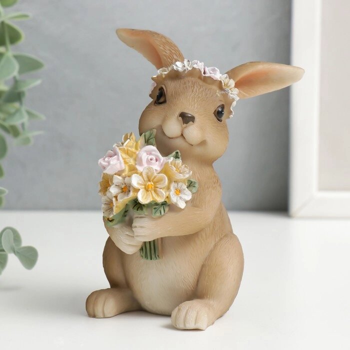 Сувенир полистоун "Кролик в цветочном венке и букетом цветов" 11х7,5х7,5 см от компании Интернет-гипермаркет «MOLL» - фото 1