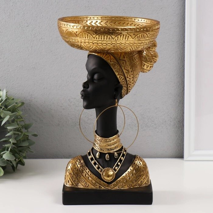 Сувенир полистоун подставка "Африканка с золотой тарелкой на голове" 30х17х17 см от компании Интернет-гипермаркет «MOLL» - фото 1
