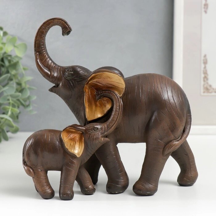 Сувенир полистоун "Слон африканский коричневый со слонёнком" золотые ушки 17,5х17,5х8 см от компании Интернет-гипермаркет «MOLL» - фото 1