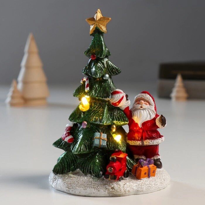 Сувенир полистоун свет "Дед Мороз у нарядной ёлочки" 11х9,5х14,5 см от компании Интернет-гипермаркет «MOLL» - фото 1