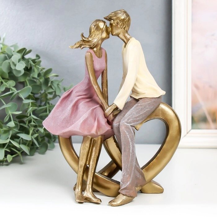 Сувенир полистоун "Влюблённая пара - поцелуй на сердце" 9х17х22,5 см от компании Интернет-гипермаркет «MOLL» - фото 1