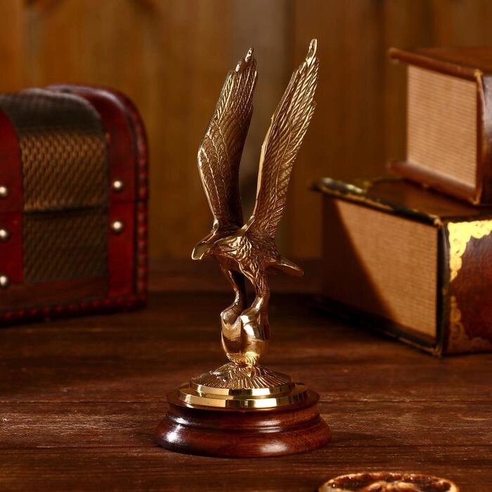 Сувенир "Степной орёл" латунь 7,5х7,5х17,5 см от компании Интернет-гипермаркет «MOLL» - фото 1