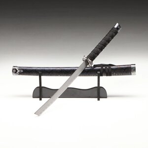 Сувенирное оружие "Катана на подставке", чёрные ножны под змеиную кожу, 70см