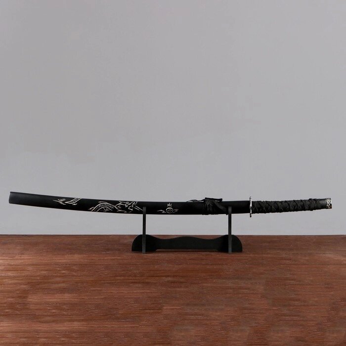 Сувенирное оружие "Катана на подставке", чёрные ножны с резным драконом, 102см от компании Интернет-гипермаркет «MOLL» - фото 1