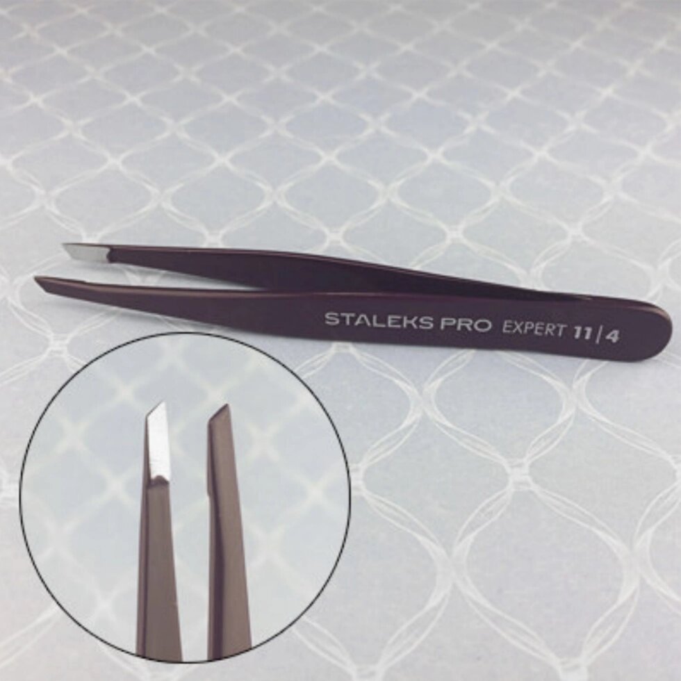 Пинцет для бровей Staleks Pro Expert 11|4v violet узкий скошенный с чехлом для хранения от компании Интернет-магазин BeautyShops - фото 1