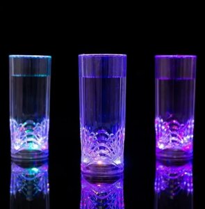 Мерцающий стакан с цветной Led подсветкой дна COLOR CUP