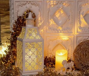 Кашпо ЛЮЧИЯ "Версаль" белое с восковой LED свечой имитирующей пламя, 14.5*h36 см.
