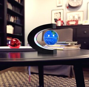 Магнитный левитирующий глобус с подсветкой Globe floating in midair / Светильник - ночник с RGB подсветкой