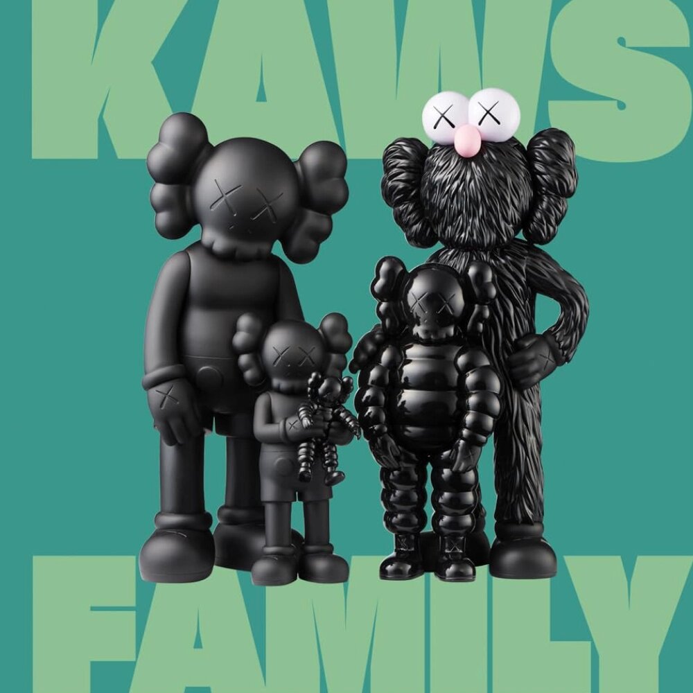 Книга на английском языке "Kaws. Family", Shedden J., Cox J. от компании «Офистон маркет» - фото 1