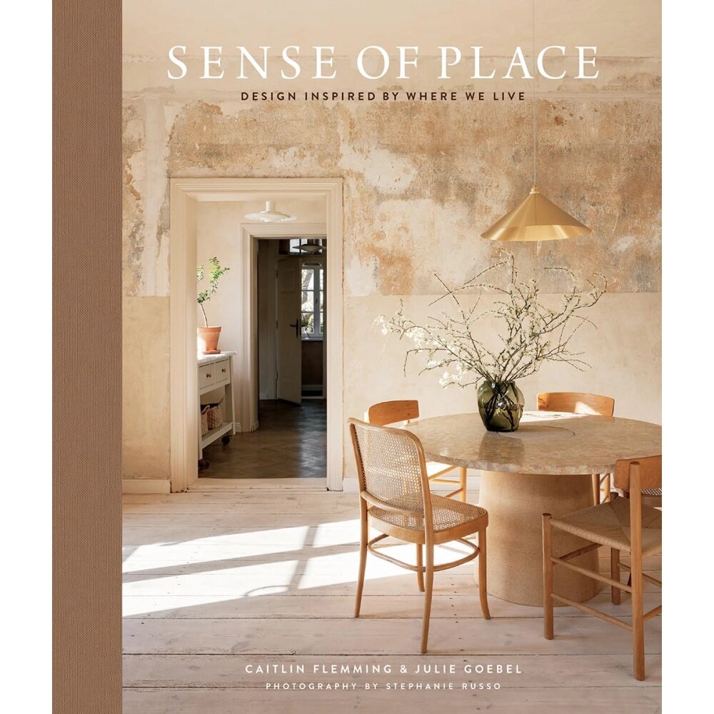 Книга на английском языке "Sense of Place. Design Inspired by Where We Live", Caitlin Flemming, Julie Goebel от компании «Офистон маркет» - фото 1