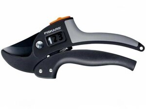 Секатор контактный FISKARS PowerStep с храповым механизмом