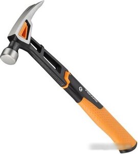 Молоток Fiskars IsoCore M 1020213