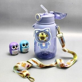 Бутылка Мишка в иллюминаторе с клапаном, трубочкой и ремешком 680 мл. Наклейки в подарок Фиолетовый