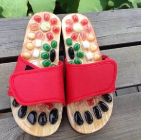 Массажные рефлекторные тапочки Шиацу с натуральным камнем Massage Slipper / Акупунктурный массажер для ног Красный 37