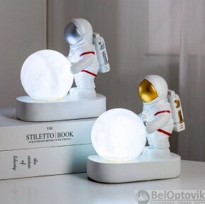 Светильник ночник Астронавт с луной Белое свечение