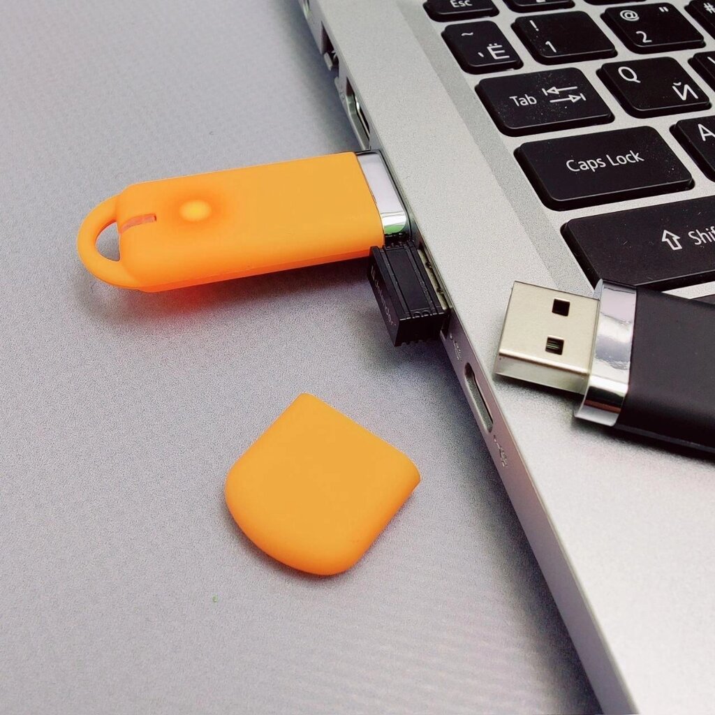 USB  накопитель (флешка) Shape с покрытием софт тач, 16 Гб. Оранжевая от компании УНИВЕРМАГ - фото 1