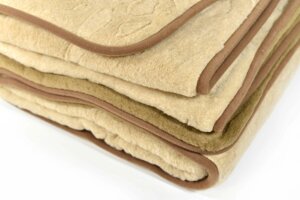 Одеяло шерстяное двухслойное меринос (90%и верблюда (10% 140х205