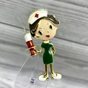Бижутерия брошь Медсестра с уколом 5 см Зеленая от компании ART-DECO МАРКЕТ - магазин товаров для дома - фото 1