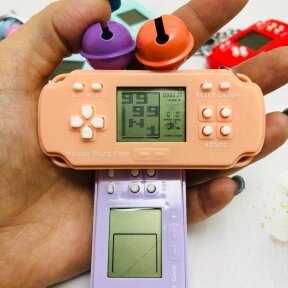 Брелок - тетрис Mini Game Player (с кольцом, карабином и колокольчиком) Оранжевый с белыми кнопками от компании ART-DECO МАРКЕТ - магазин товаров для дома - фото 1