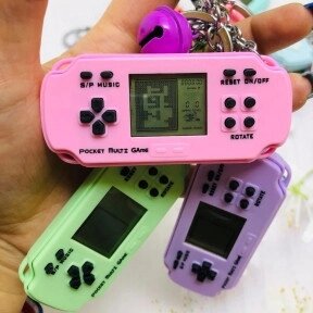Брелок - тетрис Mini Game Player (с кольцом, карабином и колокольчиком) Розовый  с черными кнопками от компании ART-DECO МАРКЕТ - магазин товаров для дома - фото 1