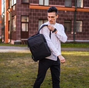 Городской рюкзак Eastpak с USB и отделением для ноутбука до 17 Черный от компании bel-ok - магазин товаров для дома - фото 1