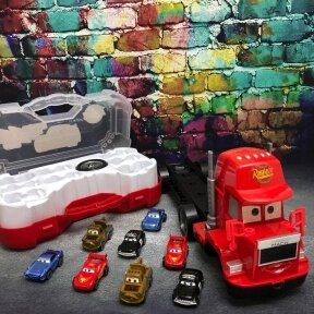 Грузовик - трейлер Lightning McQueen 95 (Молния Маккуин 95)  8 машинок в парковке - чемоданчике  запасной ремкоплект от компании bel-ok - магазин товаров для дома - фото 1