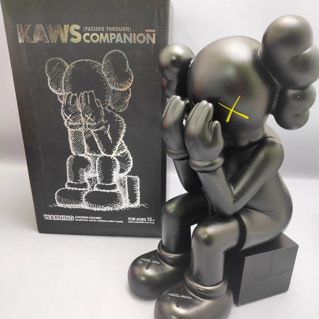 Kaws Companion Passing Through Игрушка 28 см., Черный от компании bel-ok - магазин товаров для дома - фото 1