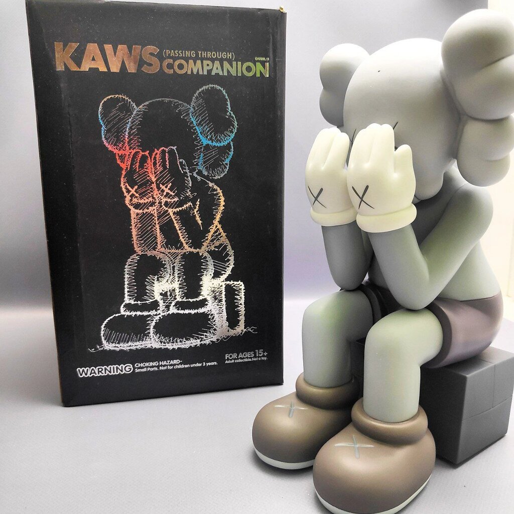 Kaws Companion Passing Through Игрушка 28 см., Серый от компании bel-ok - магазин товаров для дома - фото 1