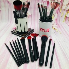 Набор кистей для макияжа в тубусе KYLIE RED/Black, RED/White 12 шт В белом тубусе с черным оформлением от компании bel-ok - магазин товаров для дома - фото 1