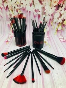 Набор кистей для макияжа в тубусе KYLIE RED/Black, RED/White 12 шт В черном тубусе  с красным оформлением тубуса от компании bel-ok - магазин товаров для дома - фото 1