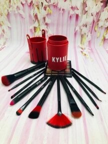 Набор кистей для макияжа в тубусе KYLIE RED/Black, RED/White 12 шт В красном тубусе с черным оформлением от компании bel-ok - магазин товаров для дома - фото 1