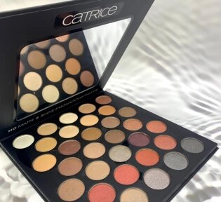 Палетка теней Catrice Cosmetics Chocolate NUDES HD Matte  Shine Eyeshadows Pallete 32 оттенка  ESCT-01 с зеркалом от компании bel-ok - магазин товаров для дома - фото 1