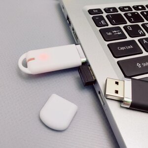 USB  накопитель (флешка) Shape с покрытием софт тач, 16 Гб. Белая