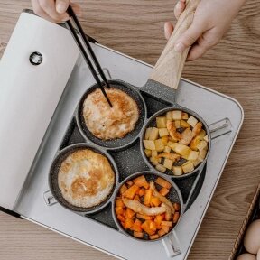 Порционная алюминиевая сковородка с антипригарным покрытием frying pan (4 секции, съемная бакелитовая ручка) от компании ART-DECO МАРКЕТ - магазин товаров для дома - фото 1