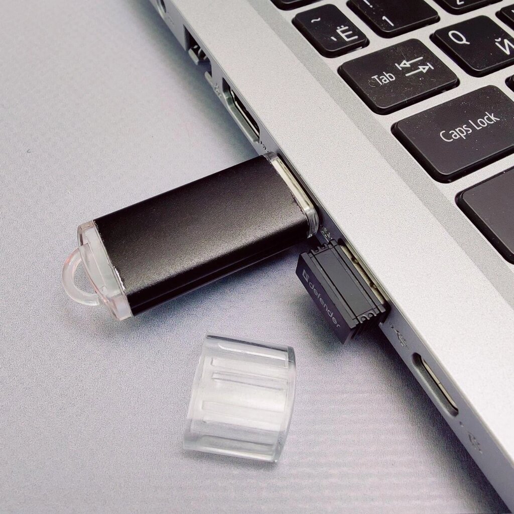 USB накопитель (флешка)  Classic  Comfort металл / пластик, 16 Гб. Черная от компании ART-DECO МАРКЕТ - магазин товаров для дома - фото 1