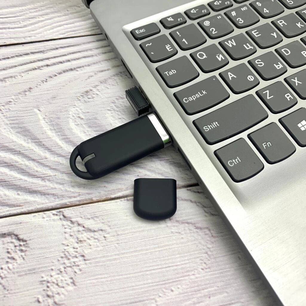 USB  накопитель (флешка) Shape с покрытием софт тач, 16 Гб. Черная от компании ART-DECO МАРКЕТ - магазин товаров для дома - фото 1